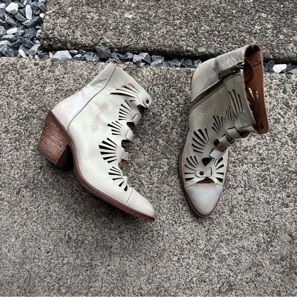 Sundance Veracruz Mallory Distressed Leather Cutout Boots Sz 37
